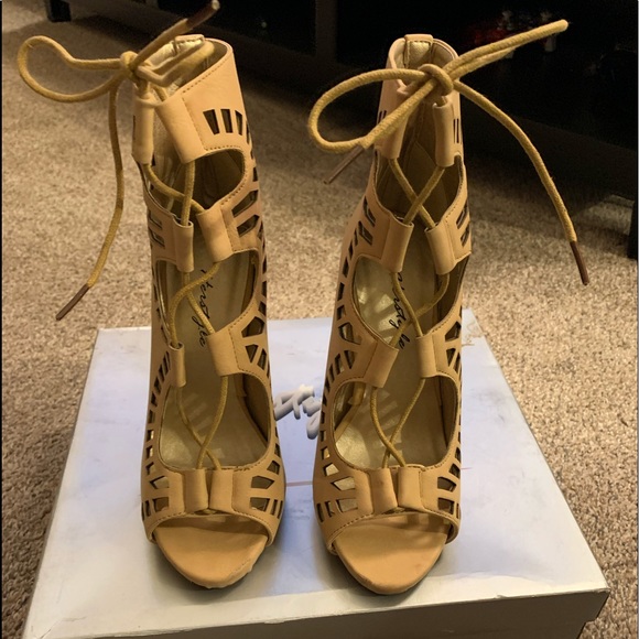 Nude Sandals - Picture 2 of 4